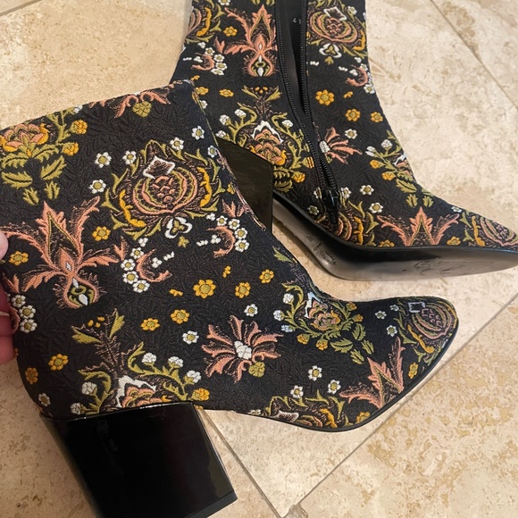 NWOT STUNNING floral brocade boots by Dries Van Noten! - Picture 3 of 10